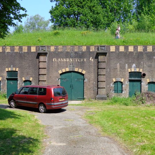 Fort bij Rijnauwen, flankbatterij F4