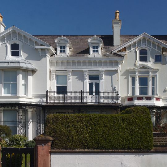 8 and 9 Beach Lawn, Waterloo