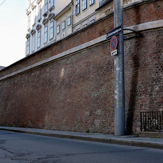 Mölker Bastei, Erdwerk und Mauern der Kurtine und Rampe
