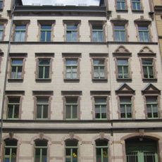 Mietshaus in geschlossener Bebauung und zwei Gebäude im Hof Fürstenstraße 43
