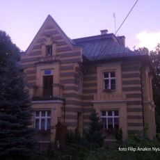 Dom, ob. dom pomocy społecznej