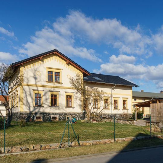 Ehemaliges Forsthaus und Wirtschaftsgebäude eines Forsthofes Schildbergweg 1; 3