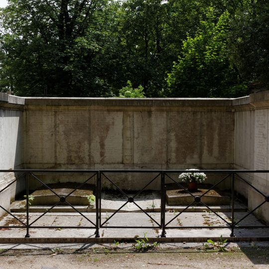 Grave of André