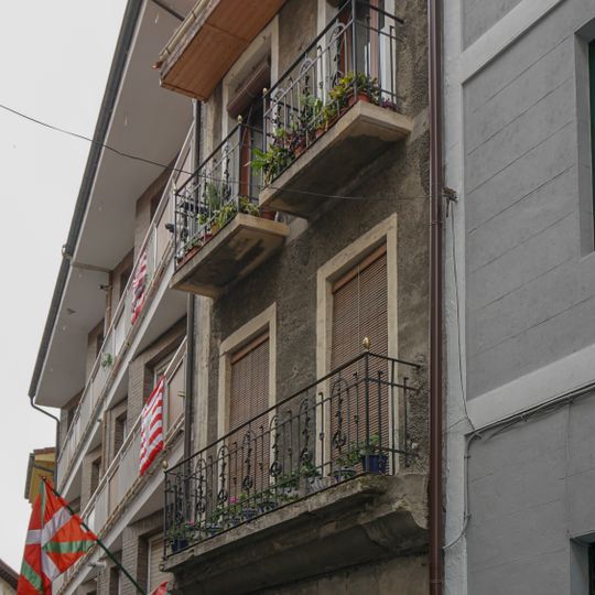 Casa Burgos 18