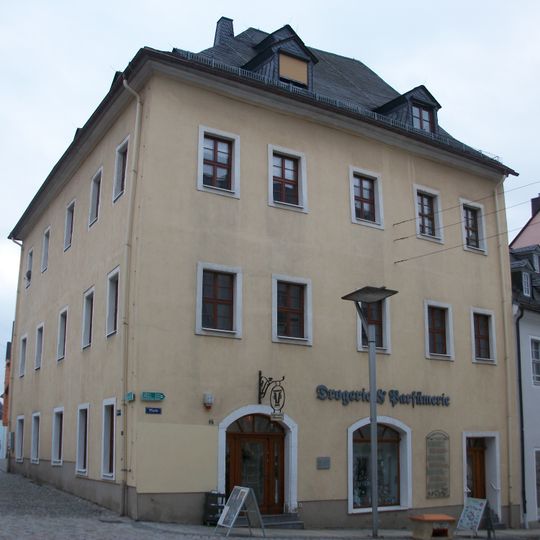 Wohnhaus in halboffener Bebauung und in Ecklage Markt 14