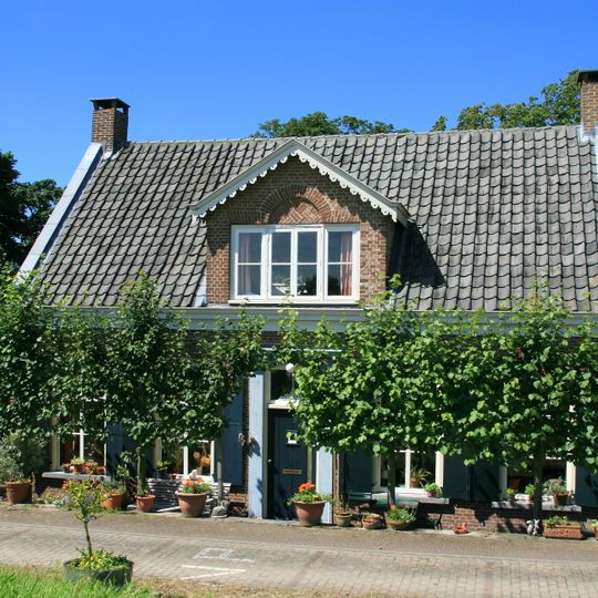 Waalbandijk 12, Varik