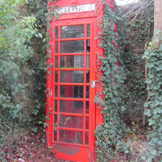 Telephone kiosk at SX 8940 6385