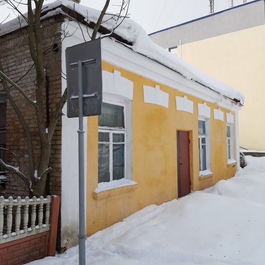 Kamsamoĺskaja Square 4, Iŭje