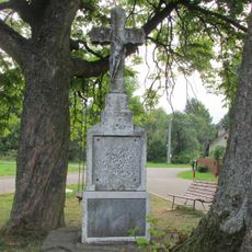 Kříž na návsi v Dudíně