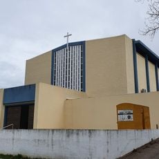 Igreja de Santa Maria, adro envolvente e antigo edifício dos serviços paroquiais