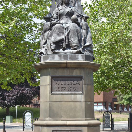 Statue of Queen Victoria, St Helens