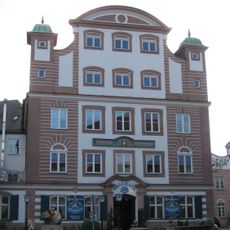 Ehemaliger Adelssitz, Sitz der Hofmark Eisendorf und Patrimonialgericht Elkofen, Brauerei seit 1499