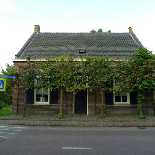 Woonhuis met bedrijfsruimte
