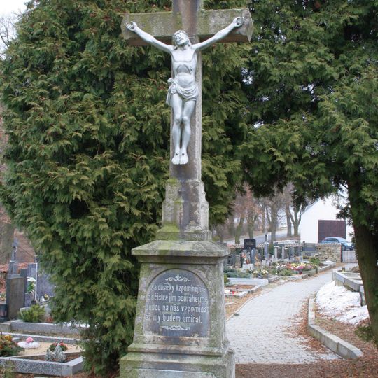 Hřbitovní kříž na hřbitově v Horním Újezdě
