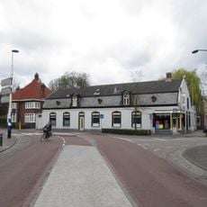 Dubbel woonhuis met winkel