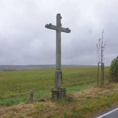 Kříž severně od Chodského Újezdu u silnice