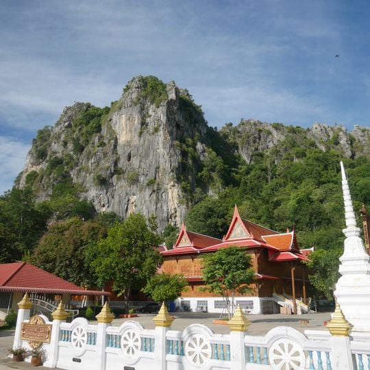 Wat Khao Yoi
