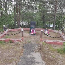 Братская могила советских воинов, погибших в годы Великой Отечественной войны, в которой захоронен капитан Землянский (Пенинга)