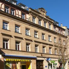 Wohn- und Geschäftshaus