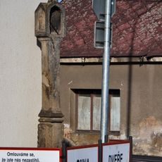 Boží muka na rozcestí v Jirkovské ulici v Údlicích