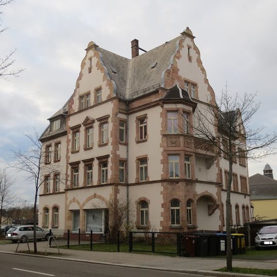 Mietshaus in halboffener Bebauung konzipiert Waldenburger Straße 64