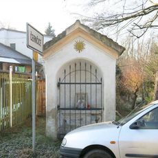 Kaplička u silnice na severním okraji Černčic
