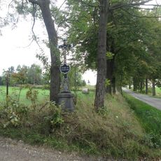 Kříž severně od Vlkovic u rozcestí