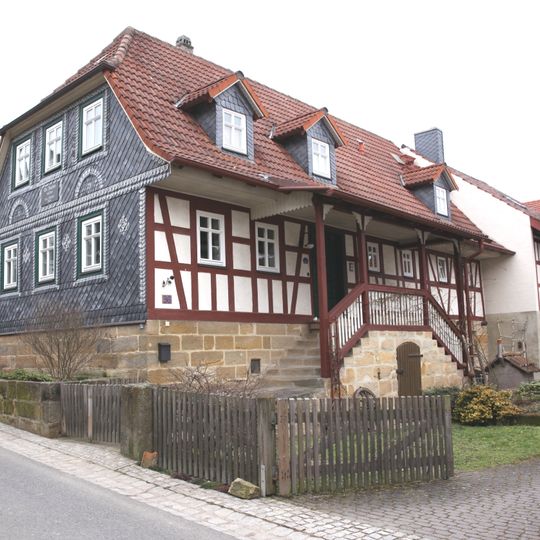 Halbwalmdachhaus