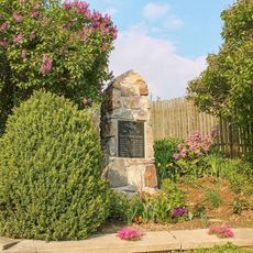 Pomník padlým v Benkově u cesty na hřbitov