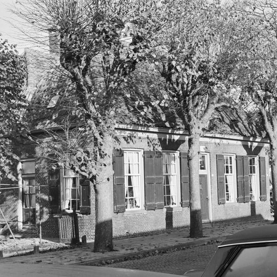 Eenvoudige dubbele dorpswoning