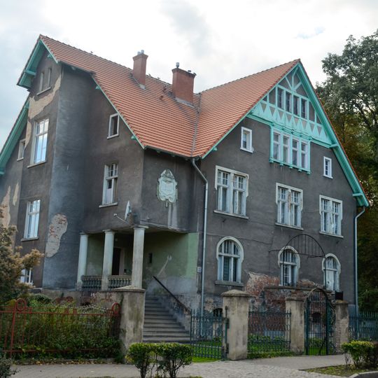 42 Niepodległości Street in Sulechów