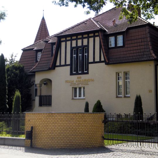 Dom, ob. Villa Academica UO