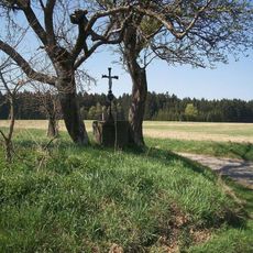 Kříž u Hartvíkova na rozcestí