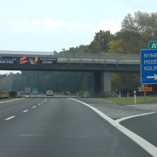 Most silnice I/38 přes dálnici D11 u Kluku