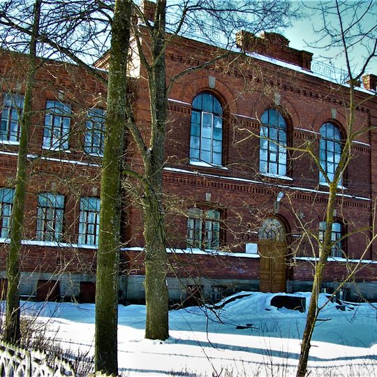 Здание, в котором на 1-м волостном съезде советов была провозглашена советская власть в спировской волости и создан исполком совета рабочих и крестьянских депутатов