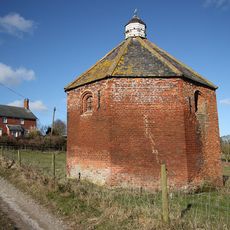 Pigeoncote to Manor Farm