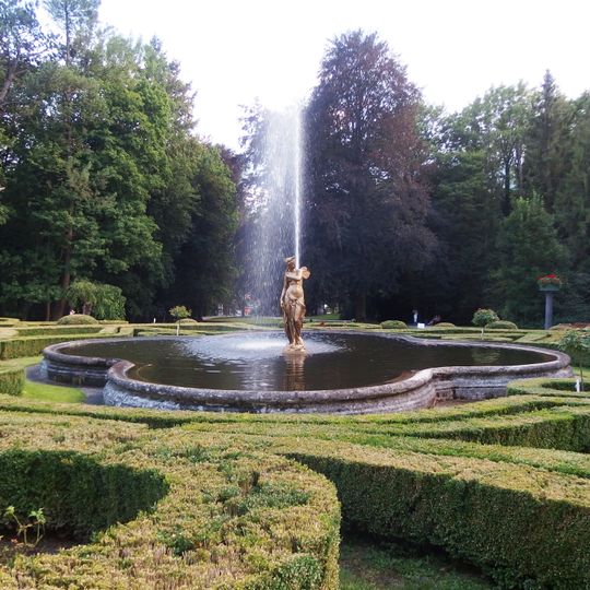 Kaštieľ Betliar s parkom, fontána so sochou