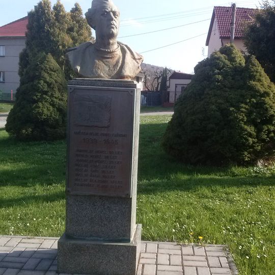 Pomník padlým v boji proti fašismu v Oseku