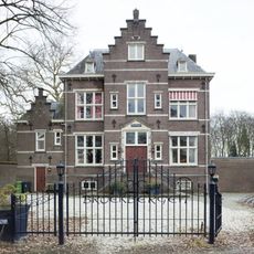 Hoofdgebouw van het kloostercomplex Arca Pacis