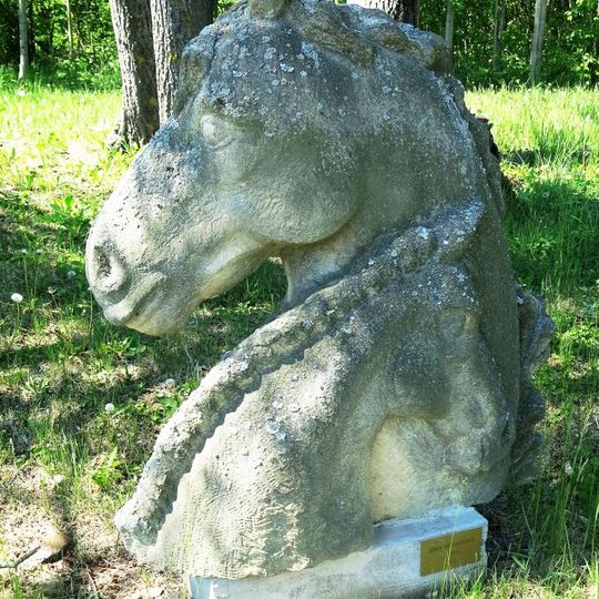 Kamenná plastika Koně v Miřeticích