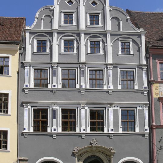 Wohnhaus in geschlossener Bebauung, mit Laden Untermarkt 23