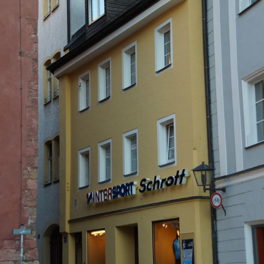 Wohn- und Geschäftshaus