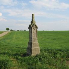 Sokl kříže u silnice Chotětov - Hřivno