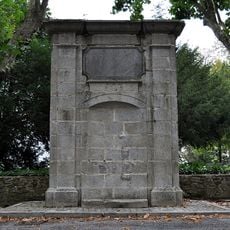 Fontaine, Place des Quatre-Docteurs-Bucquet, Laval