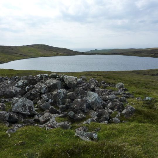 Vivilie Loch, chambered cairn 450m WNW of Ward of Culswick