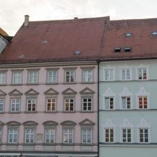 Wohn- und Geschäftshaus