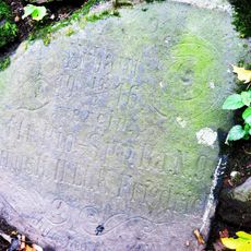 Pamětní kámen budovatelů cesty k vodopádu ve Vaňově