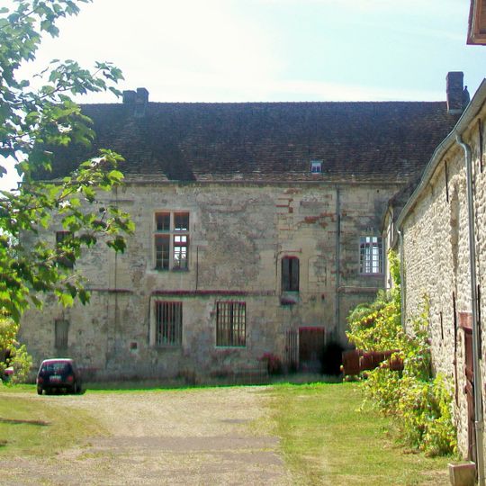 Ferme de Néry, à droite en regardant l'église