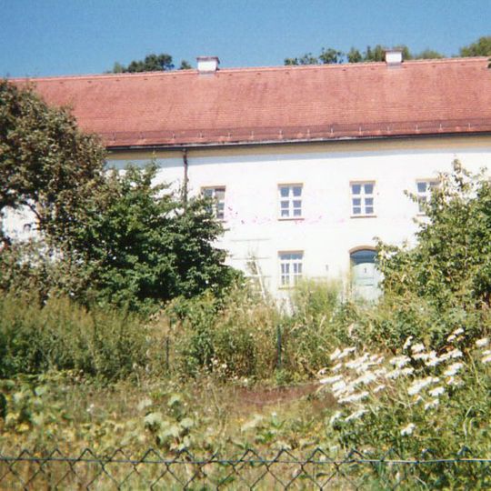 Ehemaliges Benefiziatenhaus, sogenanntes Oberes Schloss, jetzt Pfarrhaus