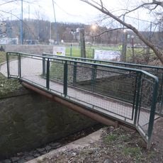 Most přes Kunratický potok u fotbalového areálu v Braníku